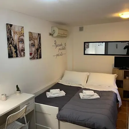 Petit Maison شقة